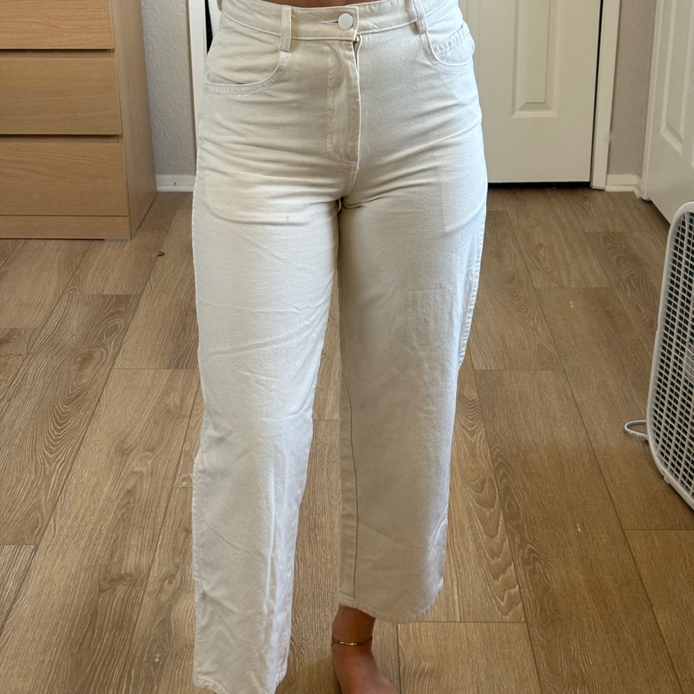 Elegant Women's Cropped Cream Jeans